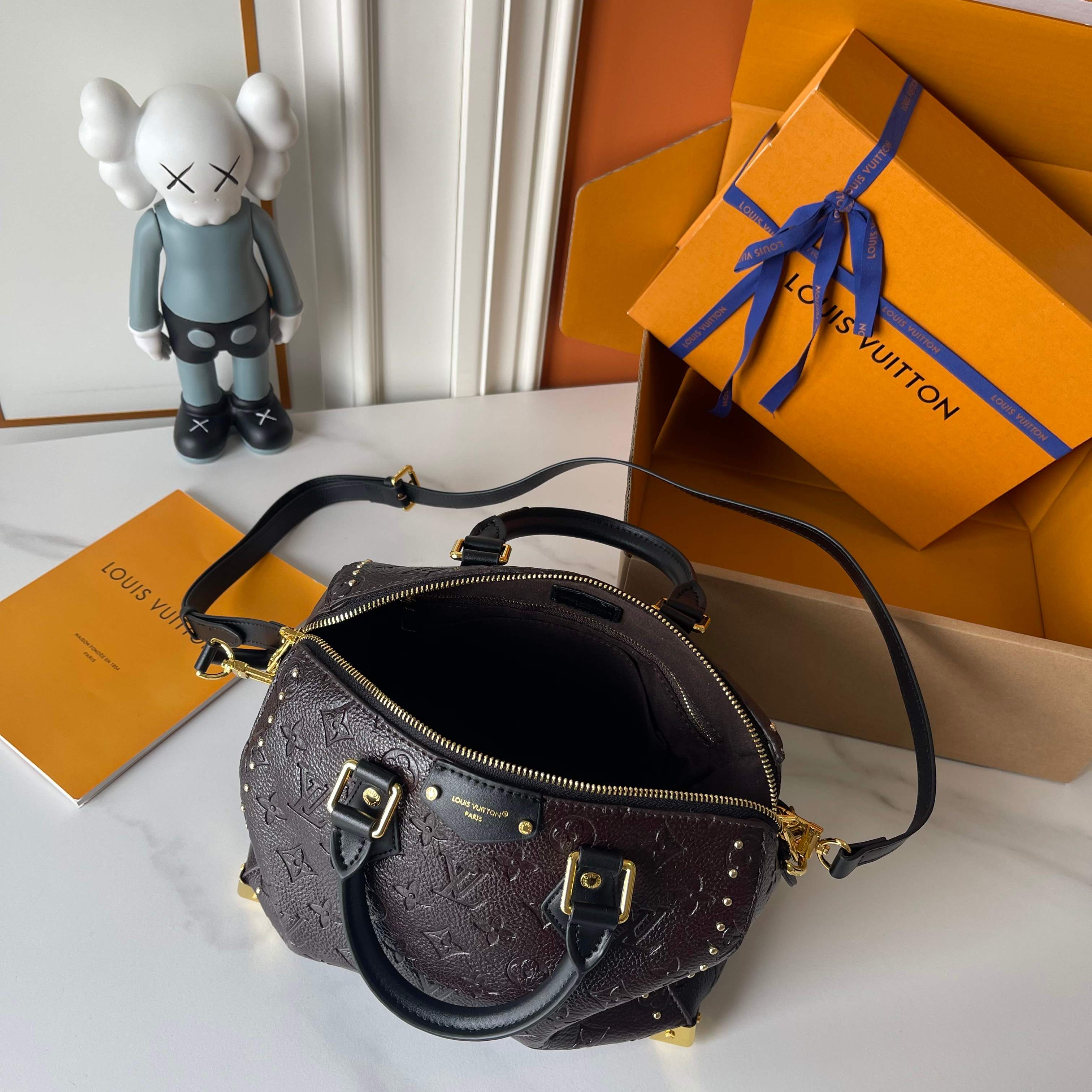 B1P46E77 Popular leather bag