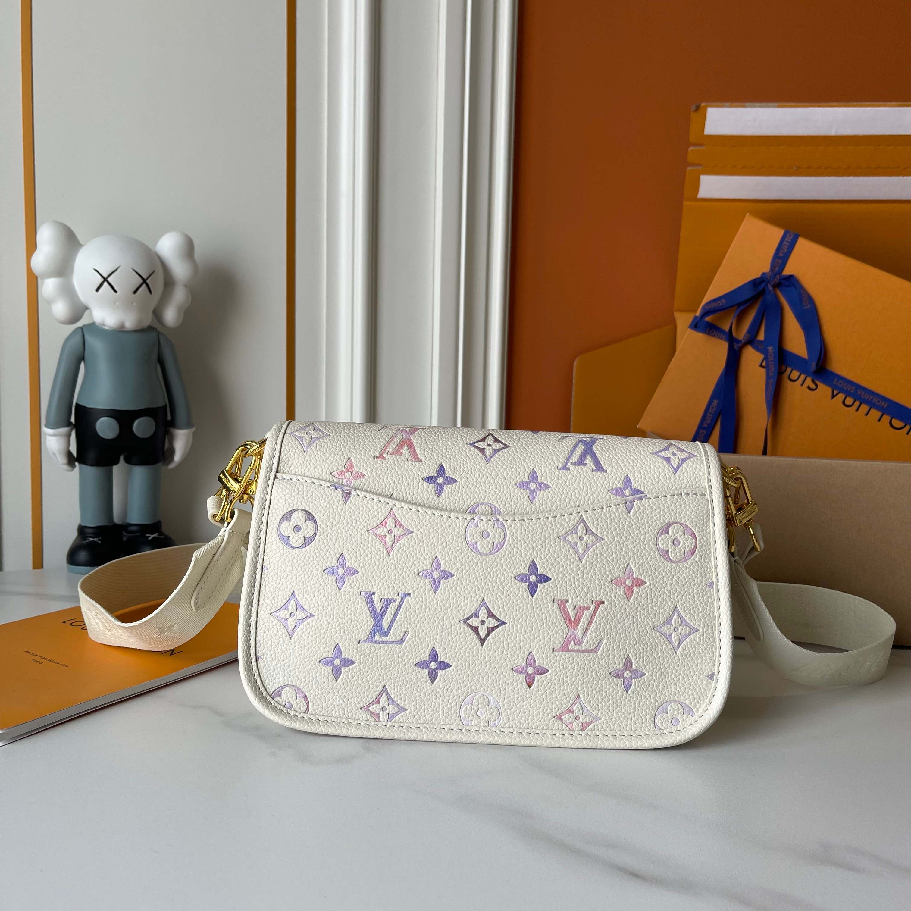 B1P36E41 Popular leather bag