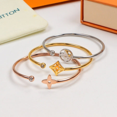 X2B60E11K  Popular Bracelets （A set contains three items）