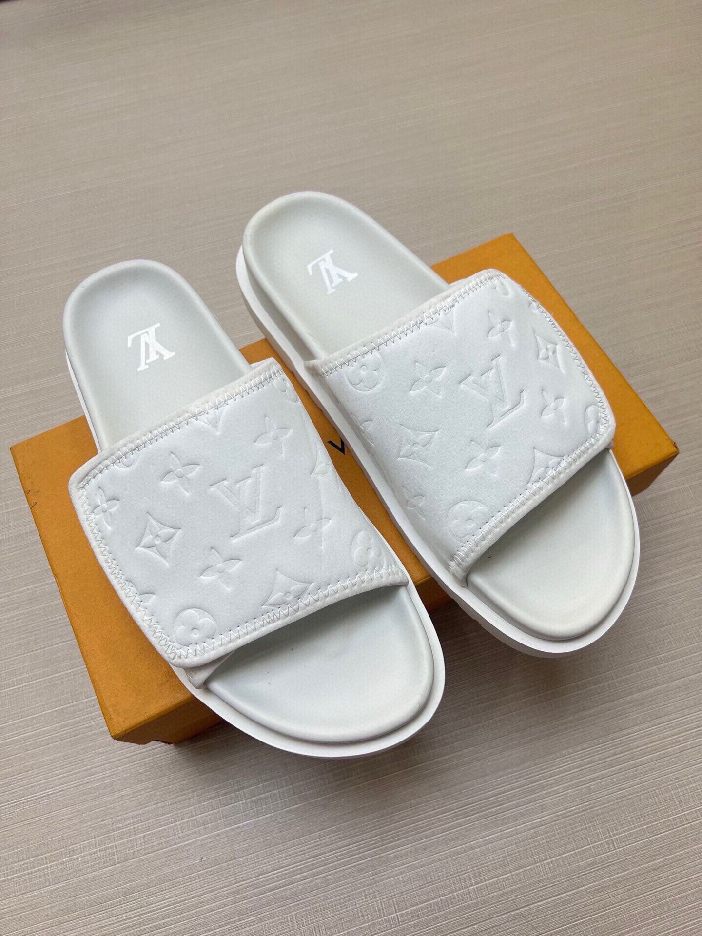 Z5LE210 Popular Slippers