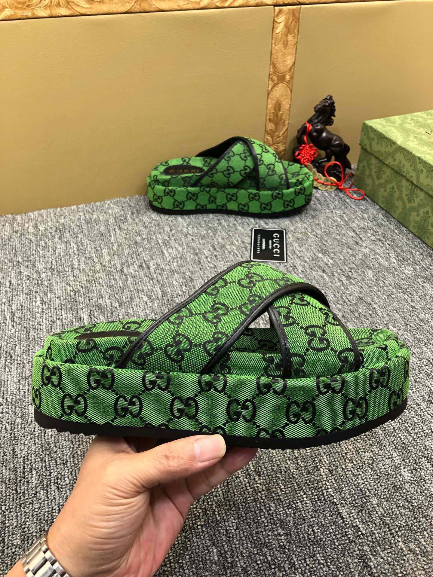 Z5YB69 Popular Slippers