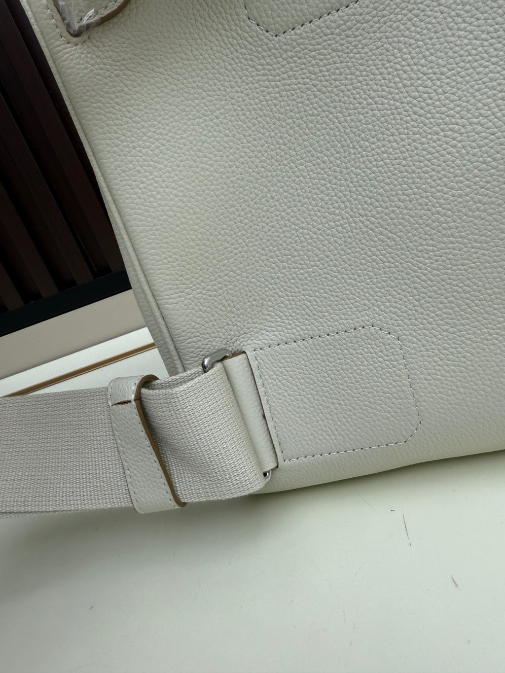 B1P36H46 Popular leather bag