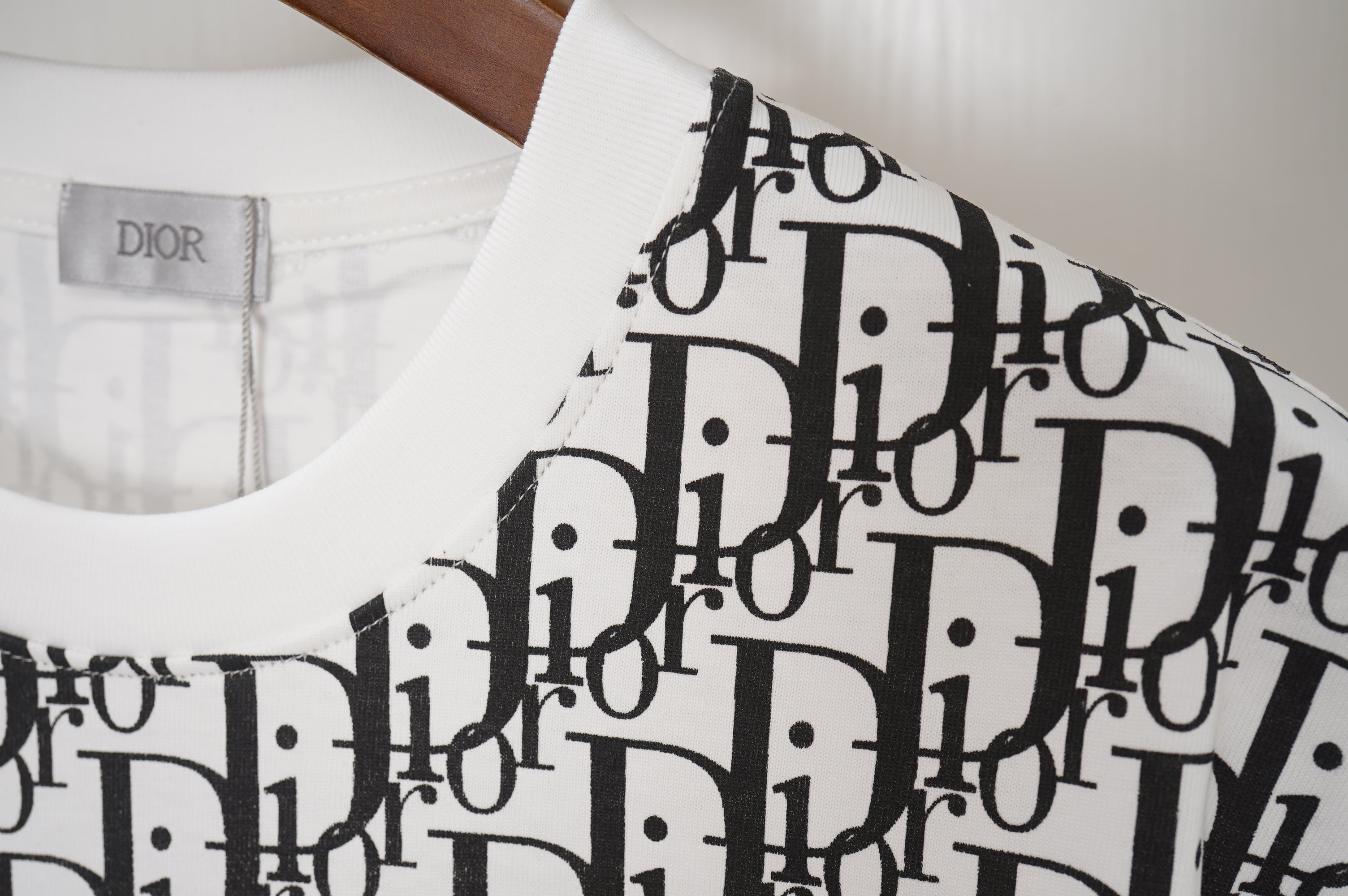 U1R76D11 Popular T-shirts