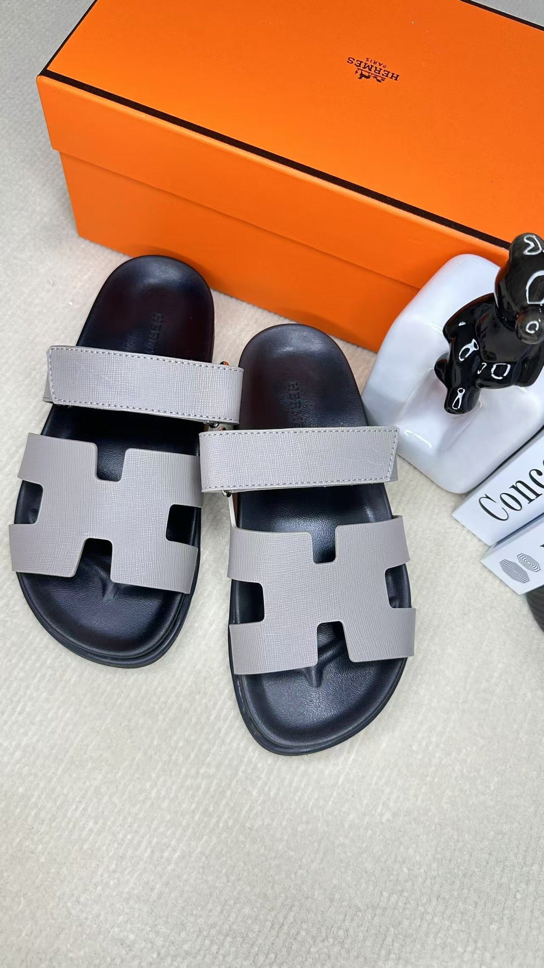 Z2Q55H26 Popular leather shoes