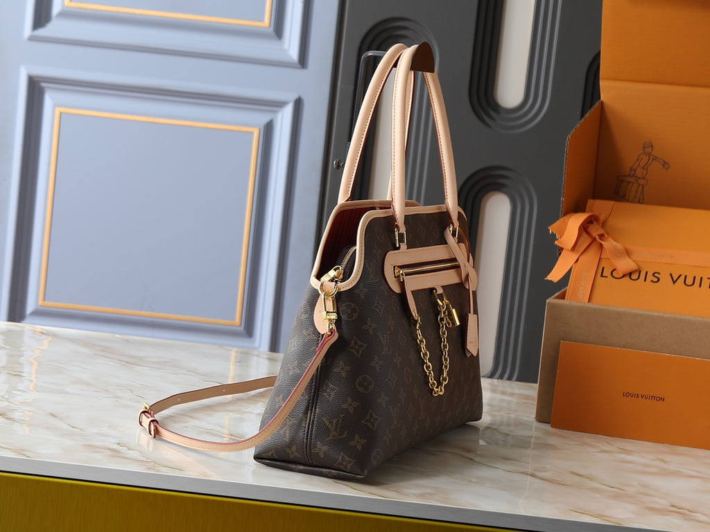 B1P46E107 Popular leather bag
