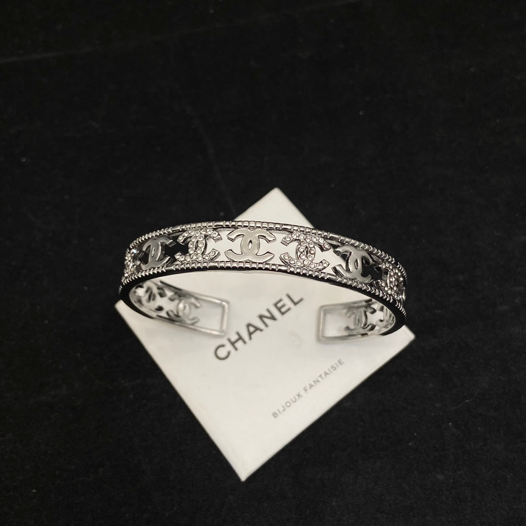 X1Q85C101K  Popular Bracelets