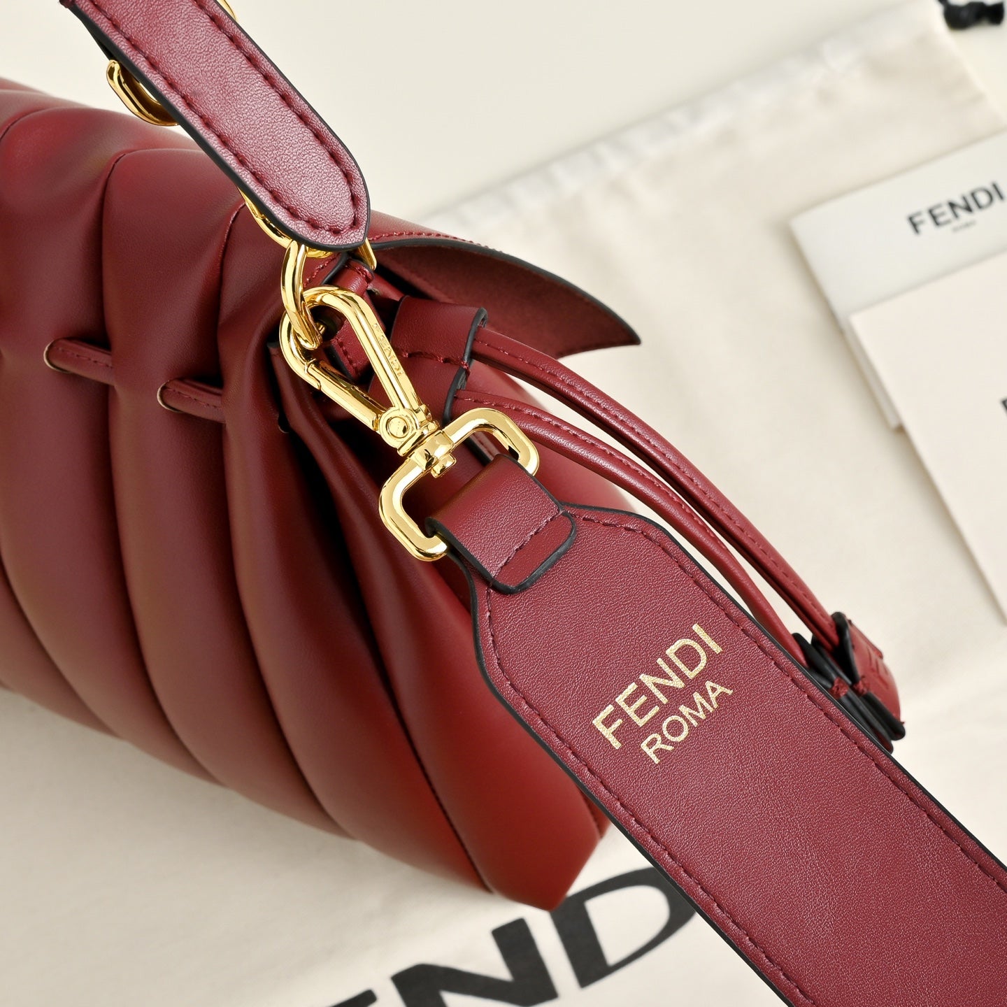 B1P36F106 Popular leather bag