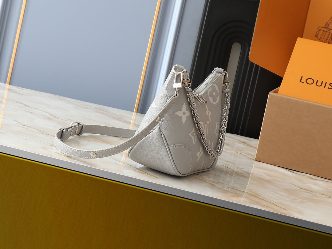 B1R76E49 Popular leather bag