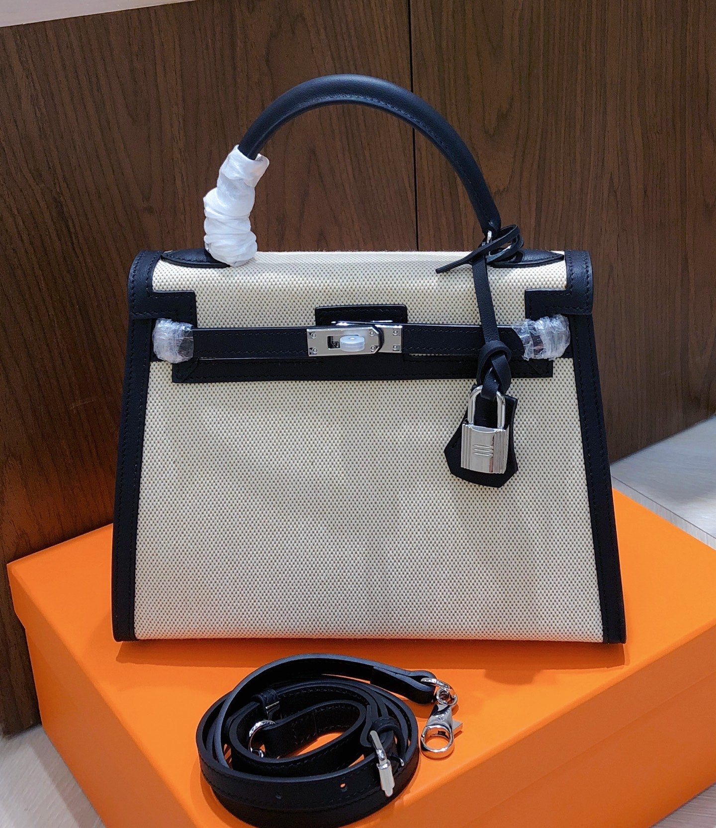 B1R15H119 Popular   leather bag