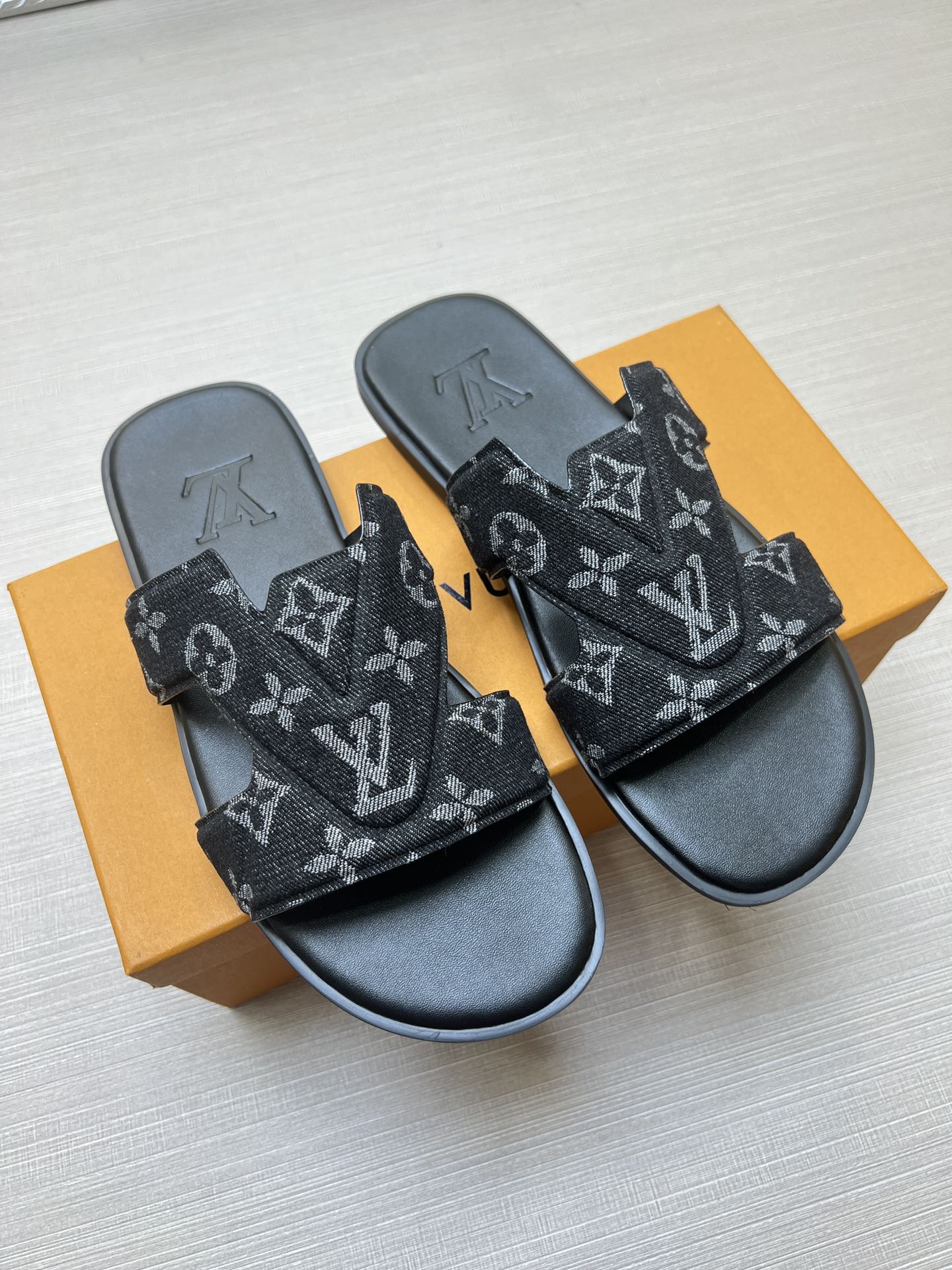 Z5ZE32 Popular slippers