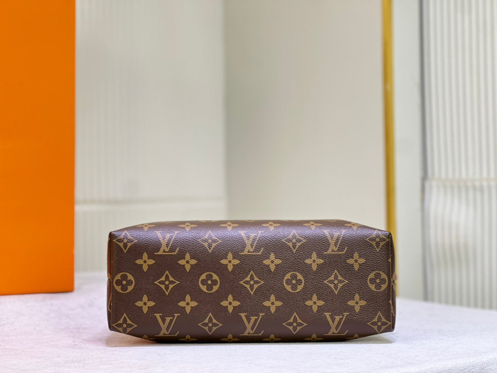 B1X104E61 Popular    leather bag