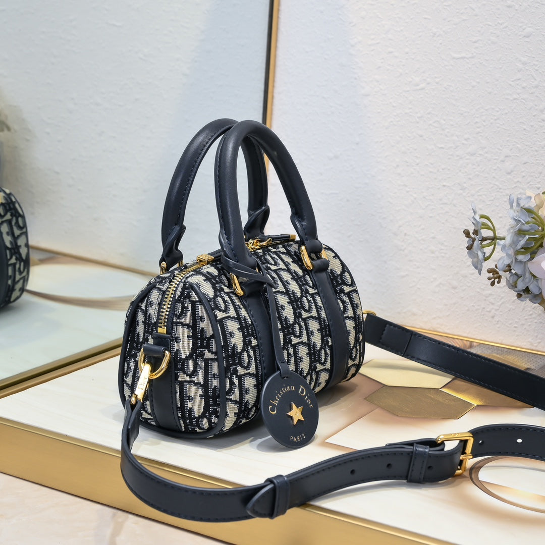 B1W15D32 Popular  leather bag