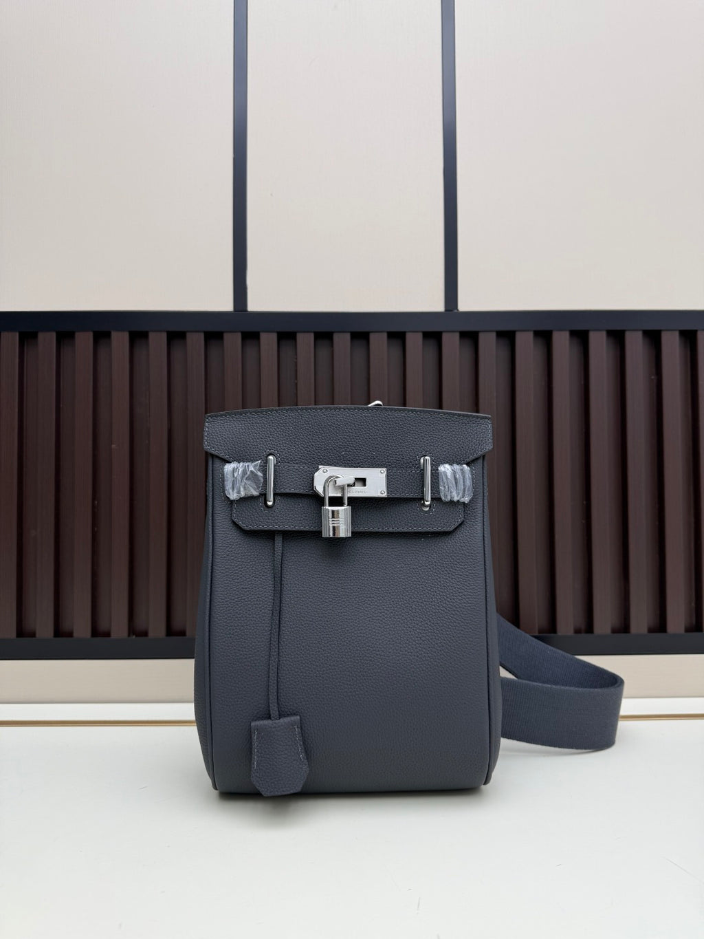 B1P36H45 Popular leather bag