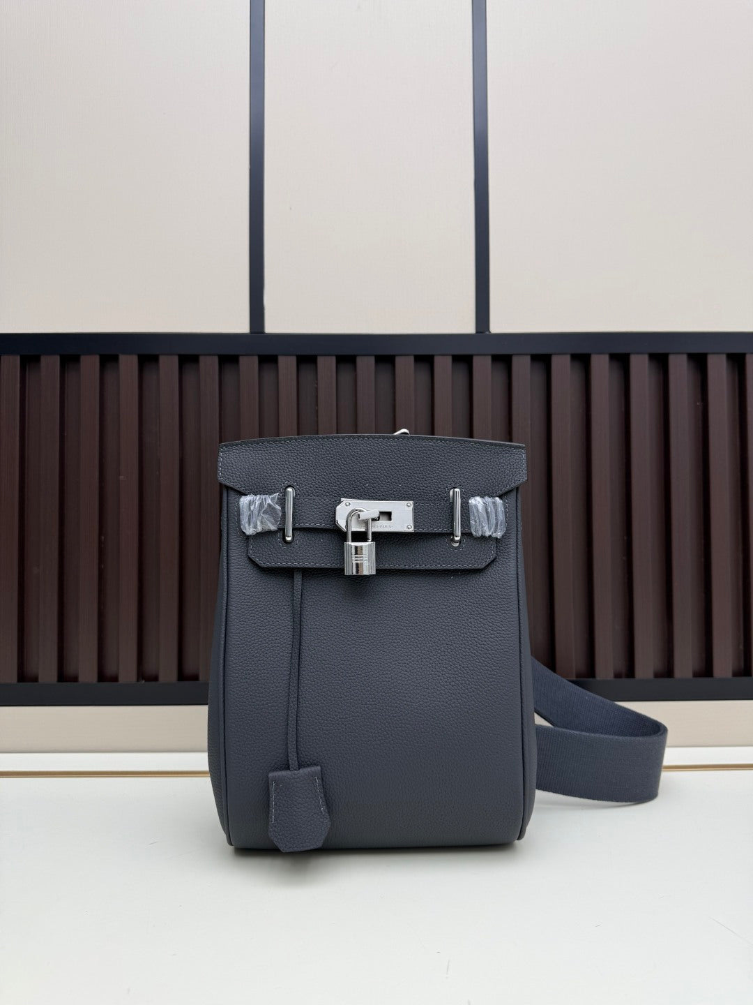 B1P36H45 Popular leather bag