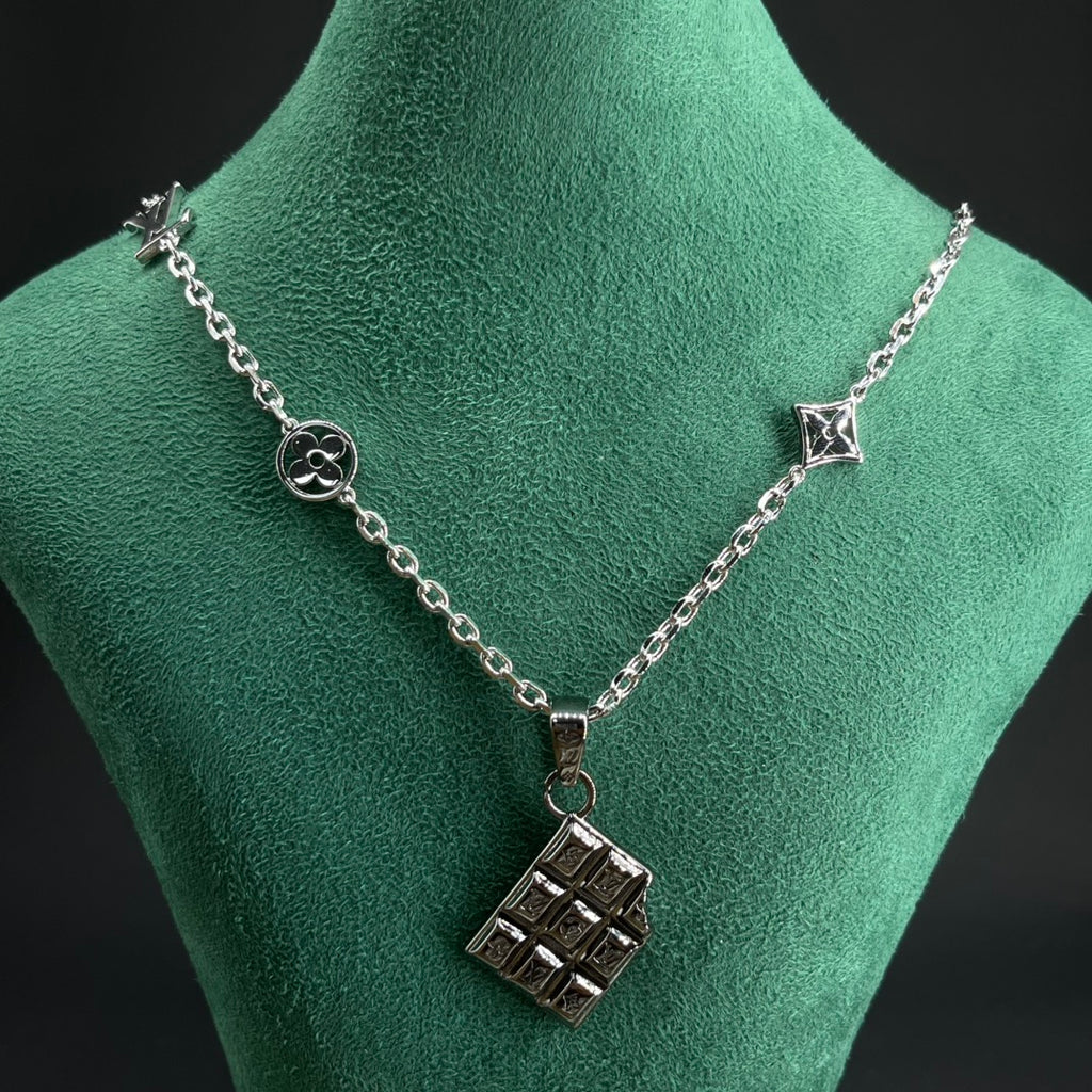 X1Q85E129X Popular Necklace