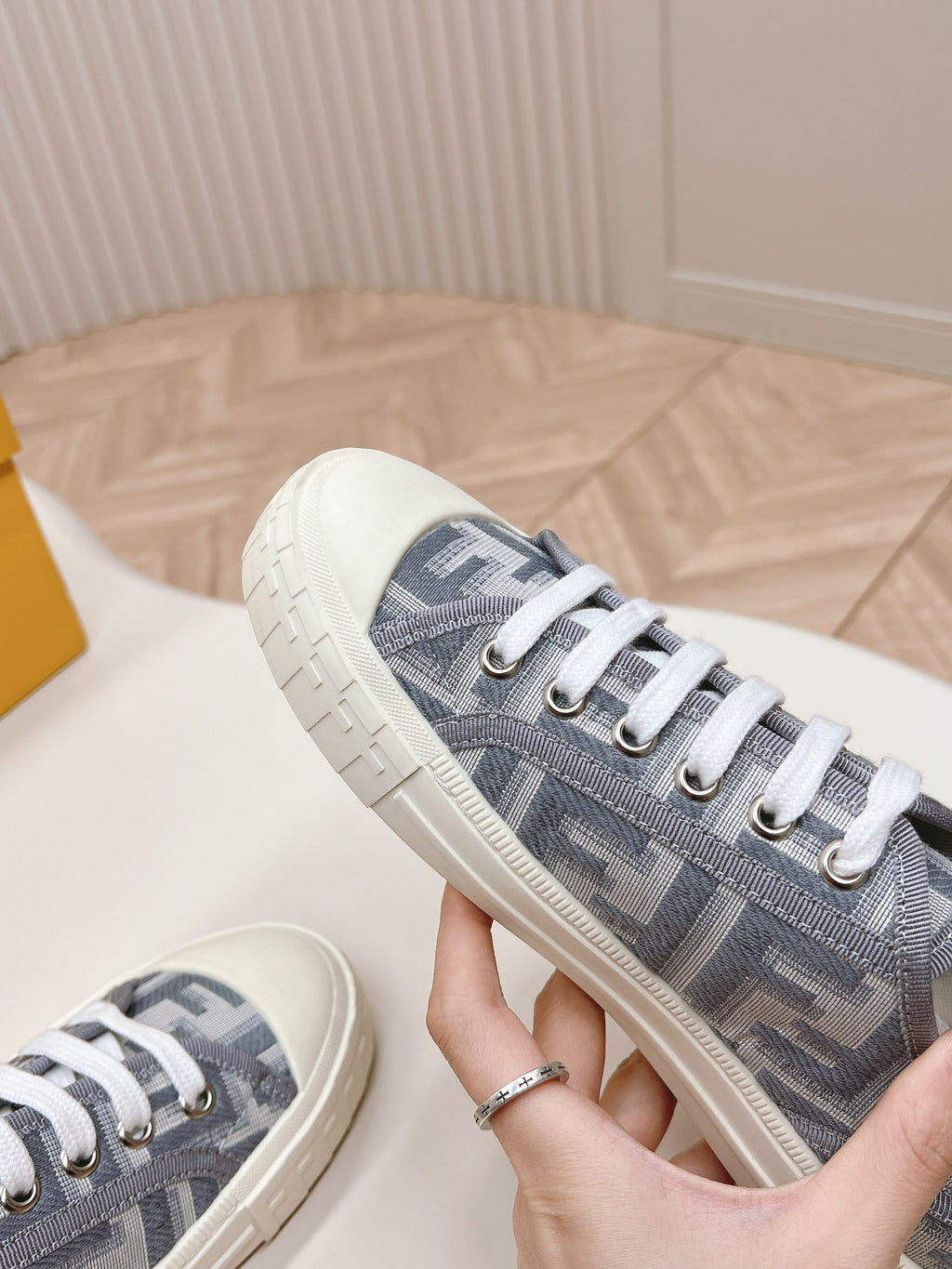 Z2Q105F423 Popular high-quality Shoes