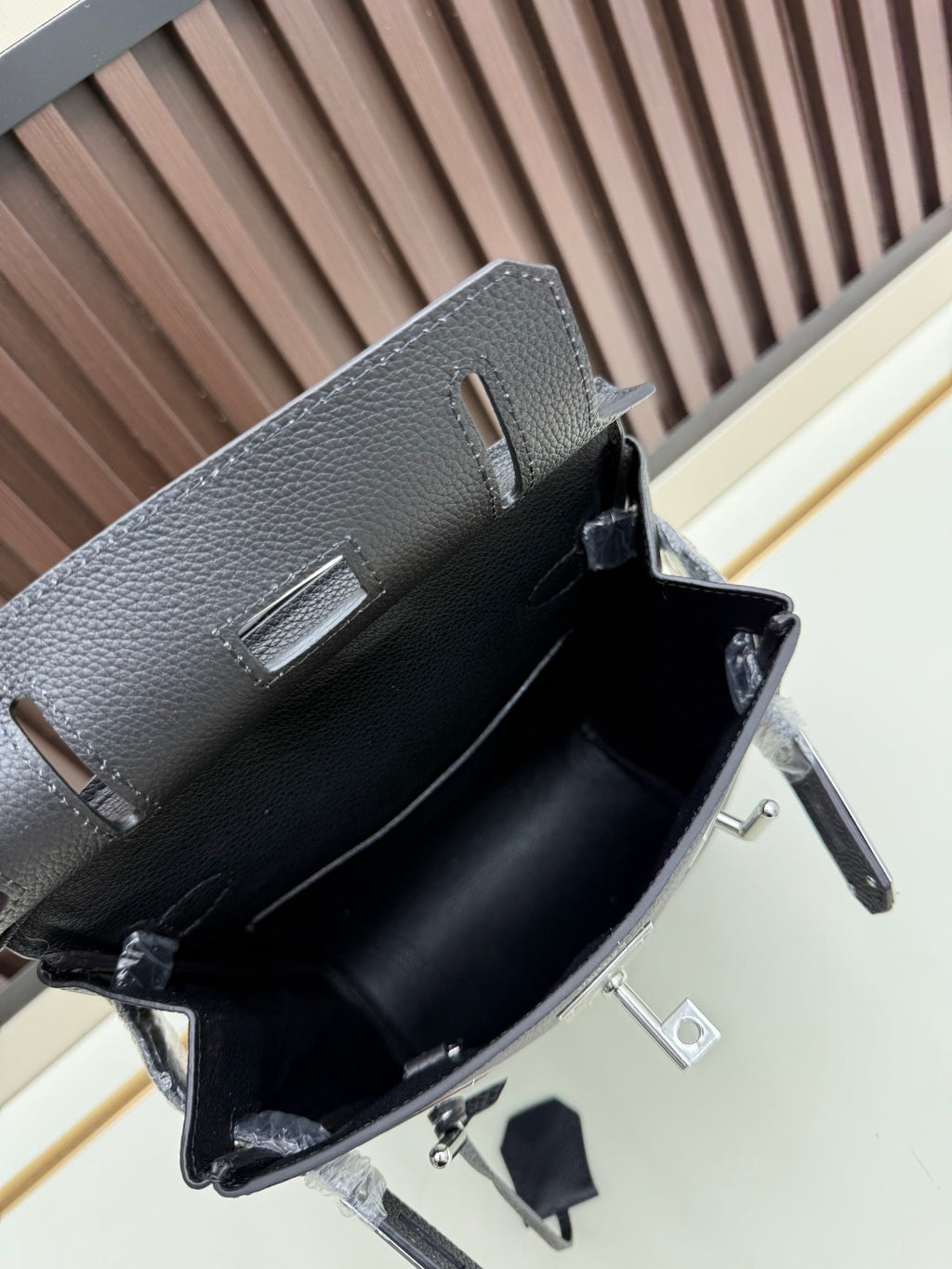 B1P36H45 Popular leather bag