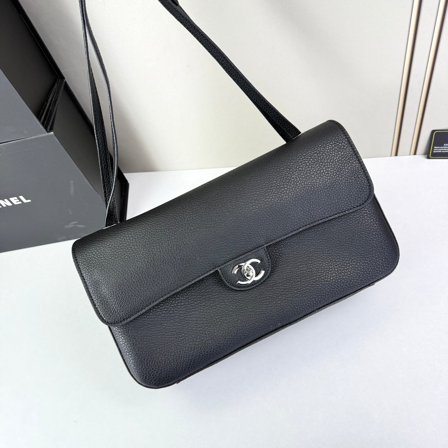 B1R76C35 Popular leather bag