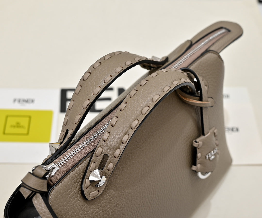 B1W35F109 Popular  leather bag