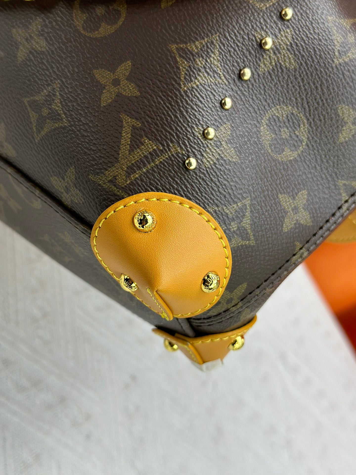 B1X104E56  Popular  leather bag