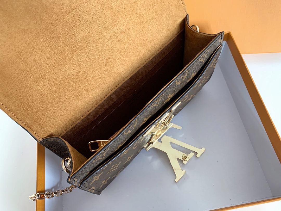 B1X43E38 Popular  leather wallets