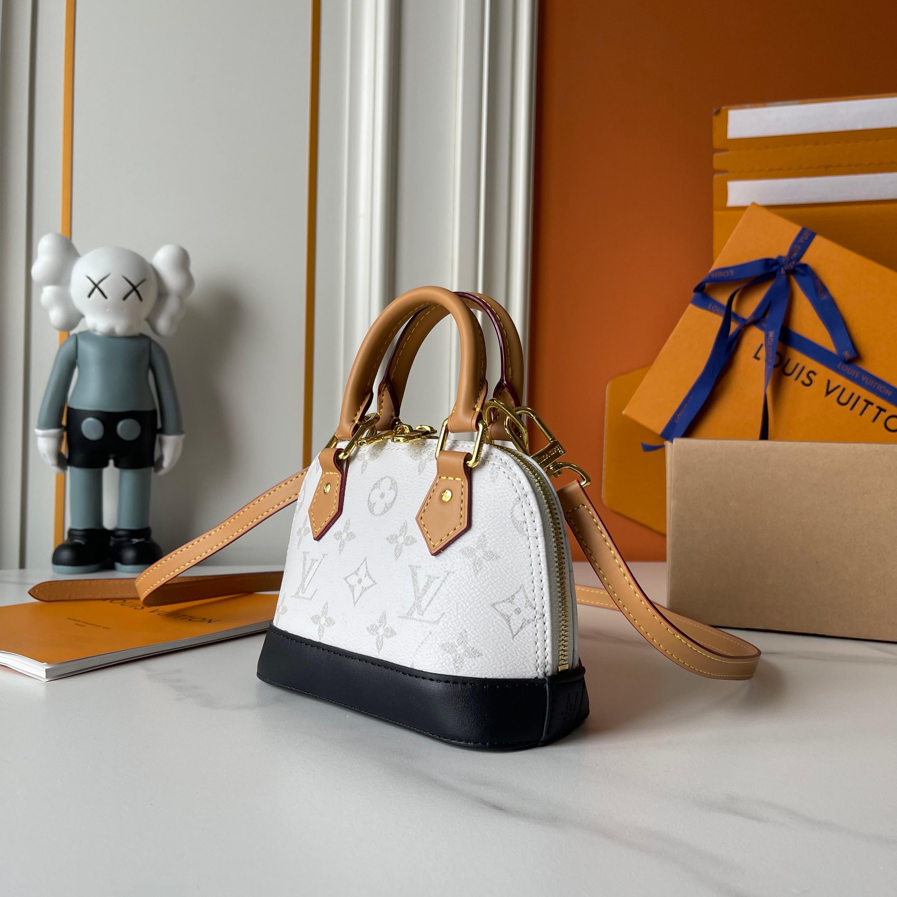 B1P46E101 Popular leather bag