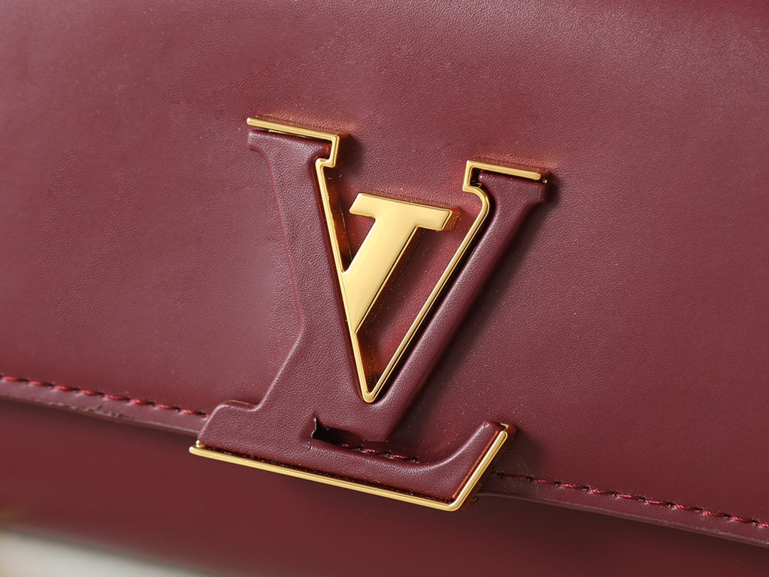 B1R15E145 Popular leather bag