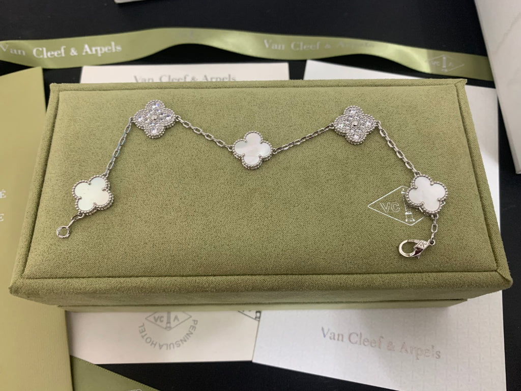 X5X53VA179K  Popular bracelets 5 flowers normal size1.5cm flower