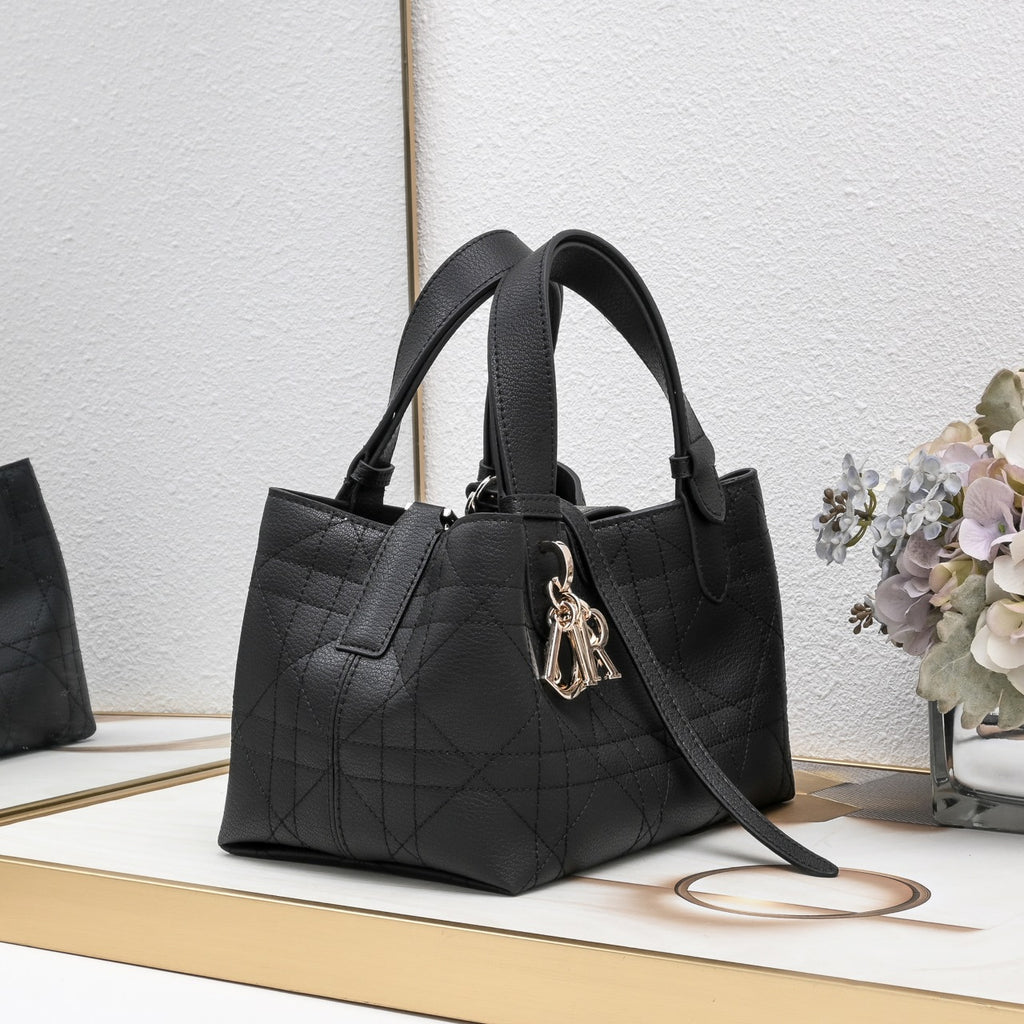 B1R76D42 Popular leather bag