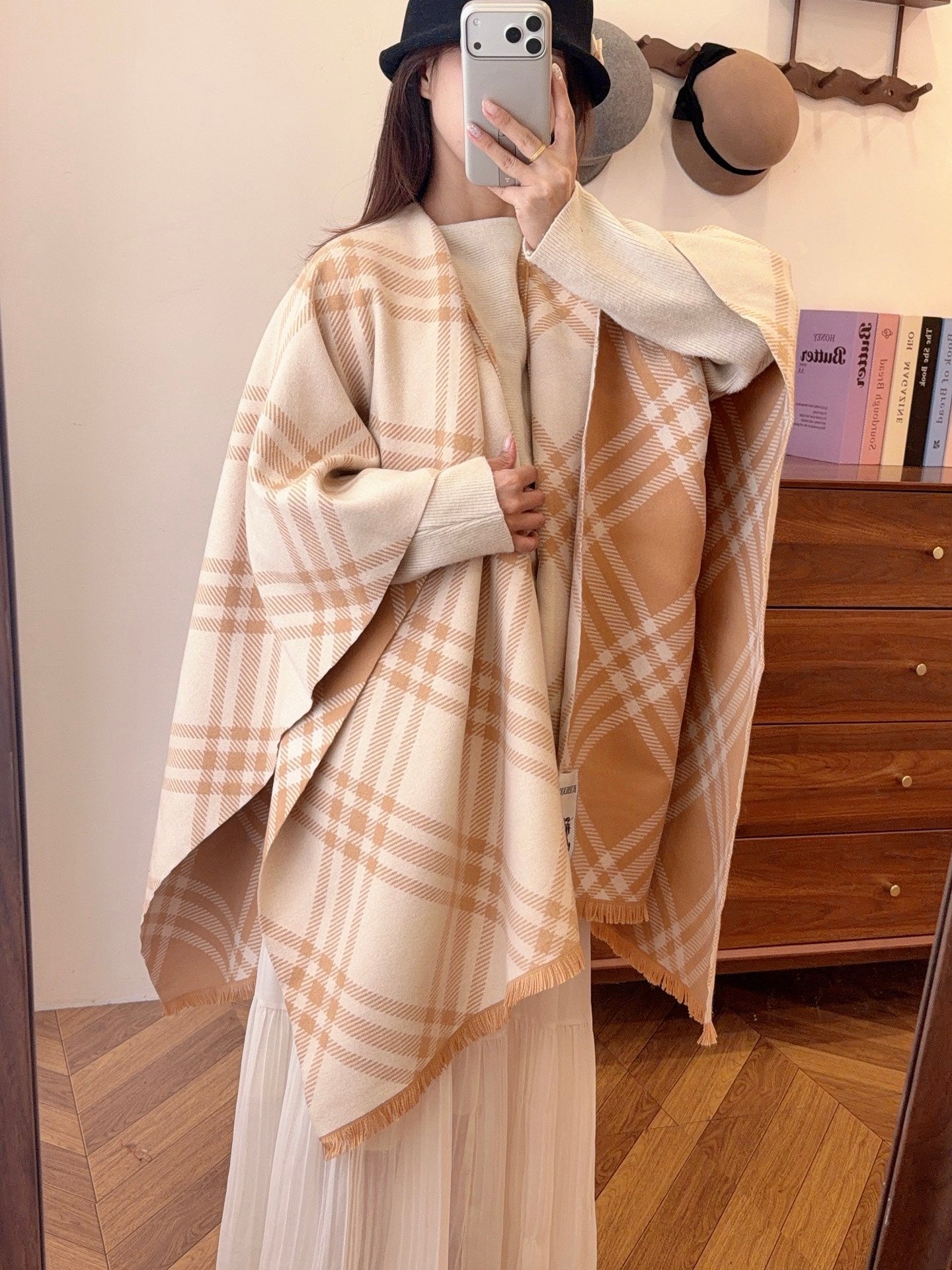W1R86R47 Popular cape