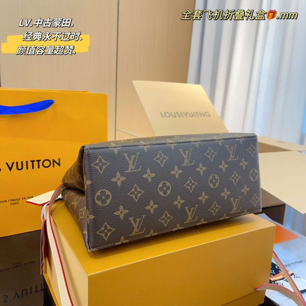 B6X103E196 Popular leather bag 