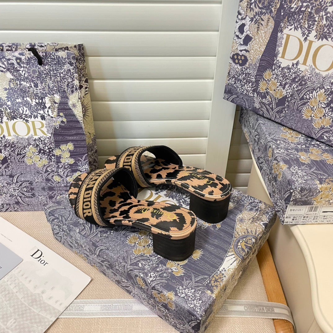 Z1ZD64 Popular sandals