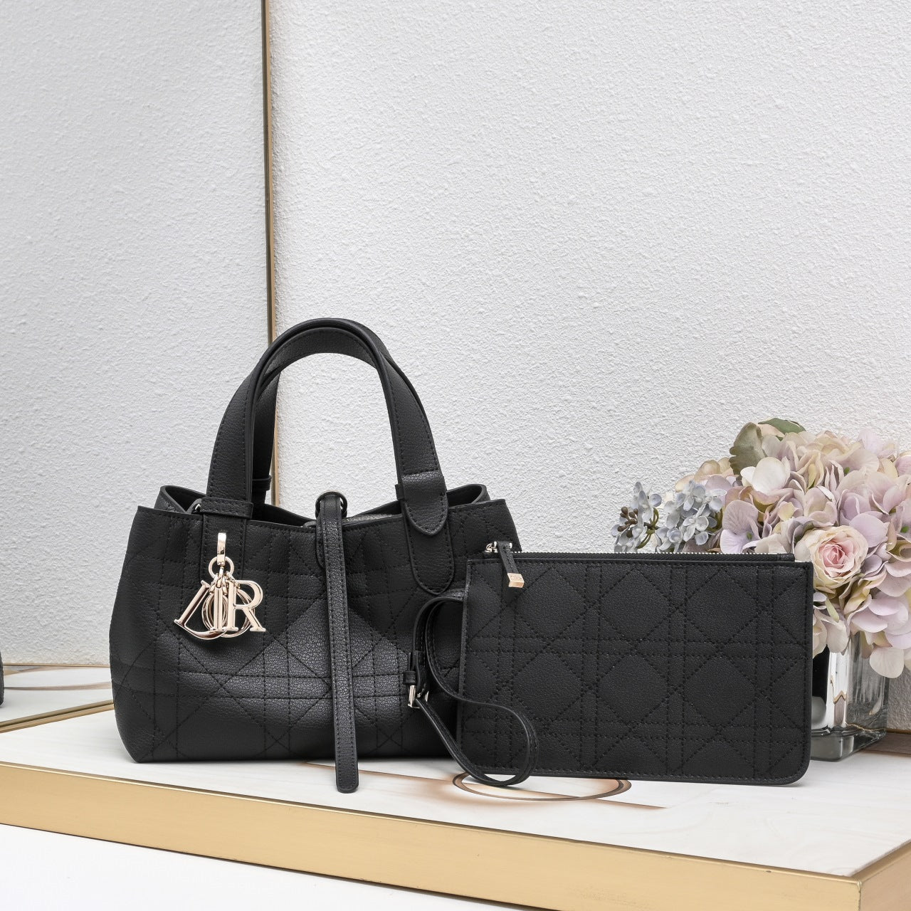 B1R76D42 Popular leather bag