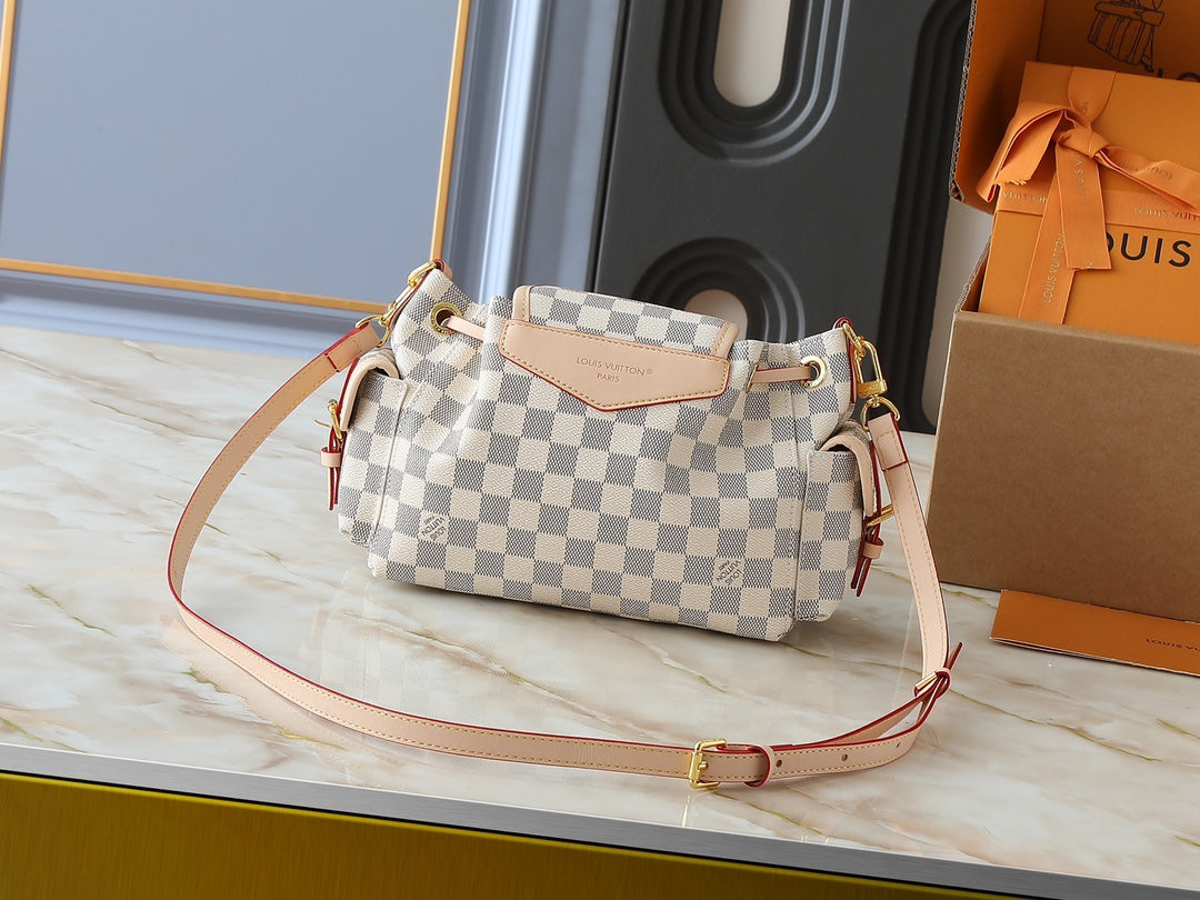 B1R15E18 Popular  leather bag