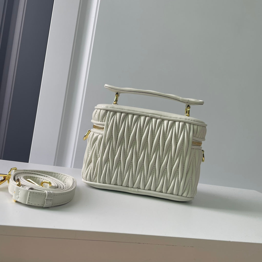 B1R15A102 Popular   leather bag