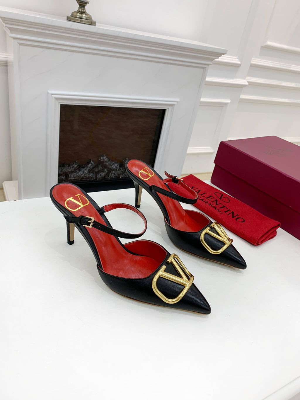 Z2YVL28 Popular leather  High heels