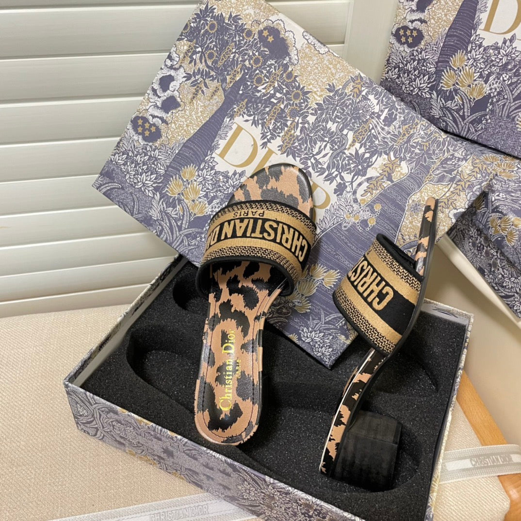 Z1ZD64 Popular sandals