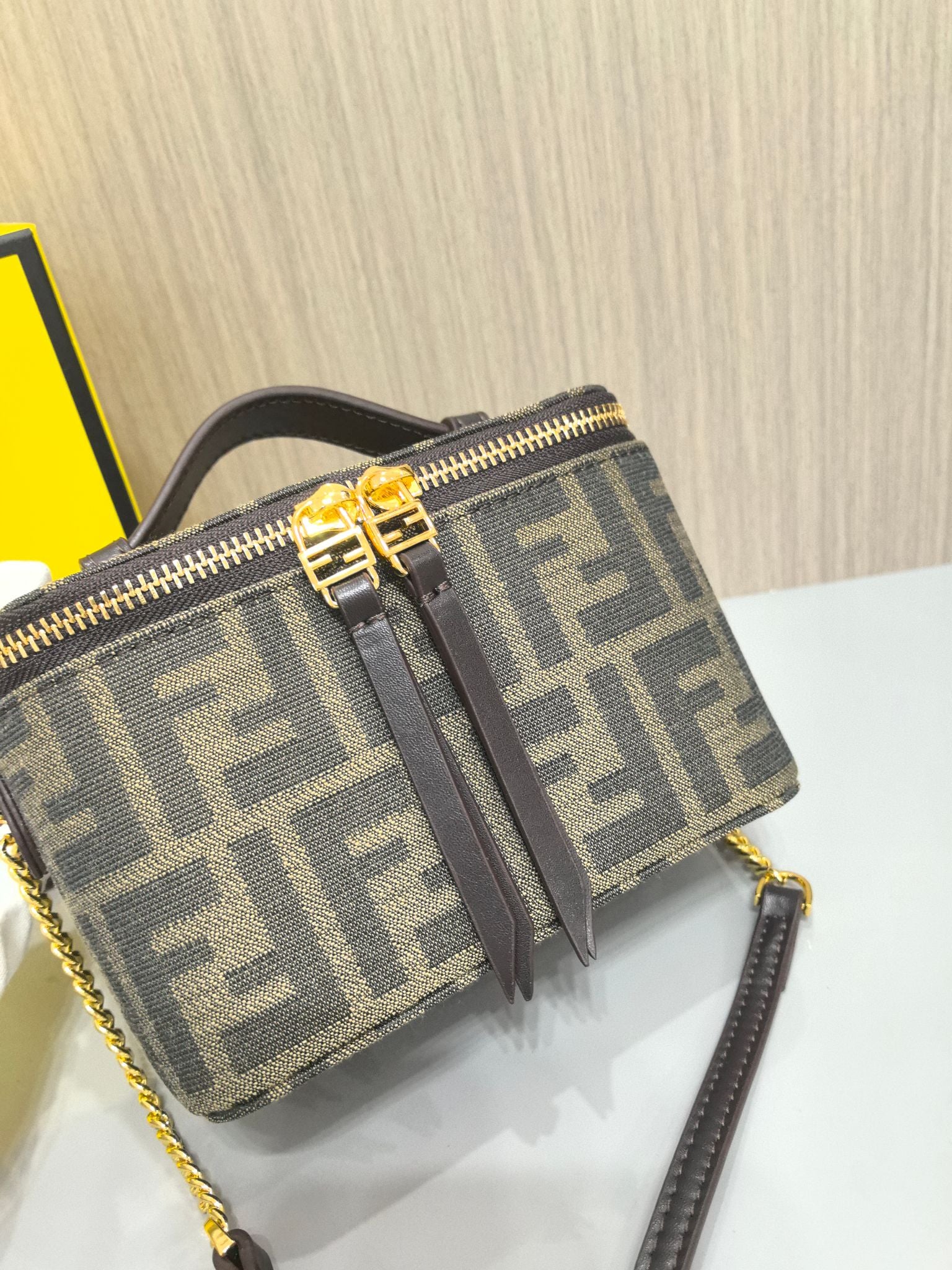 B1R15F59  Popular  bag