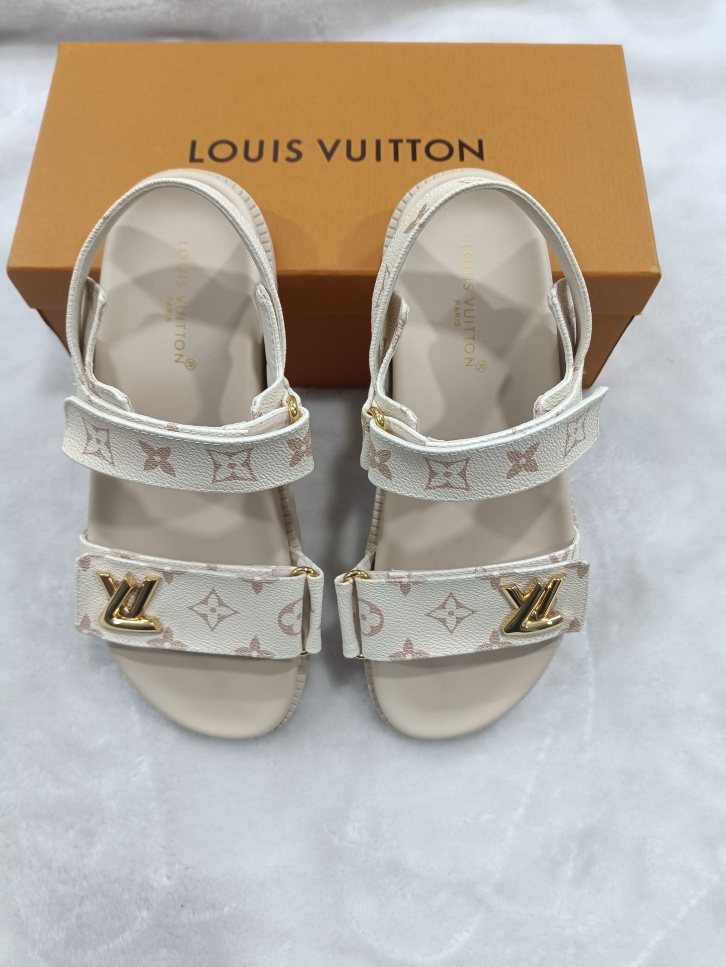 Z5LE211 Popular sandals
