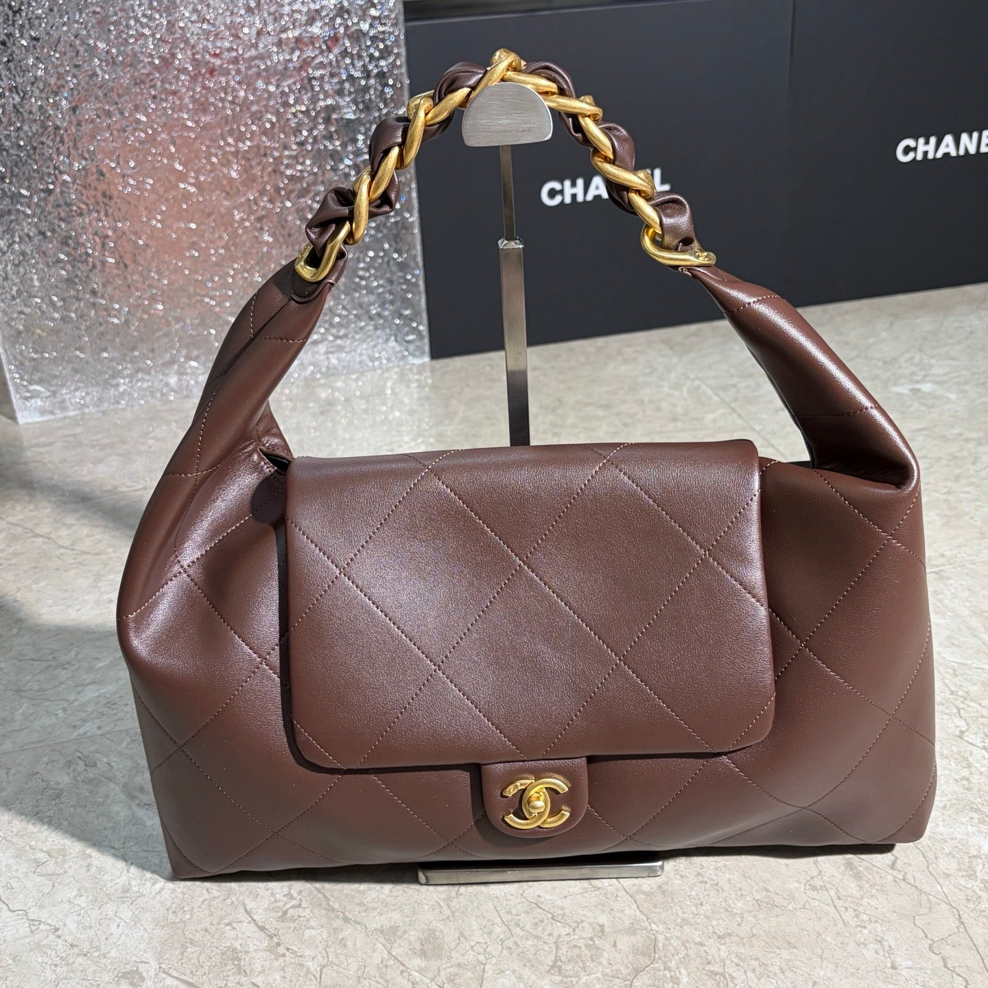 B1R15C146 Popular leather bag
