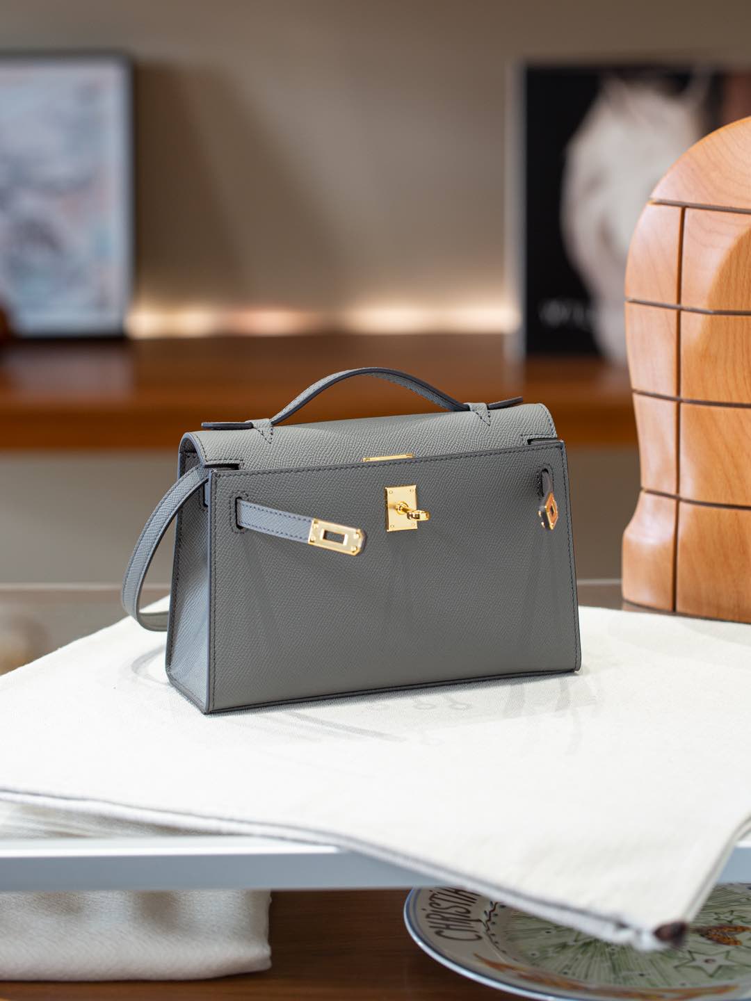 B1R66A4 Popular leather bag