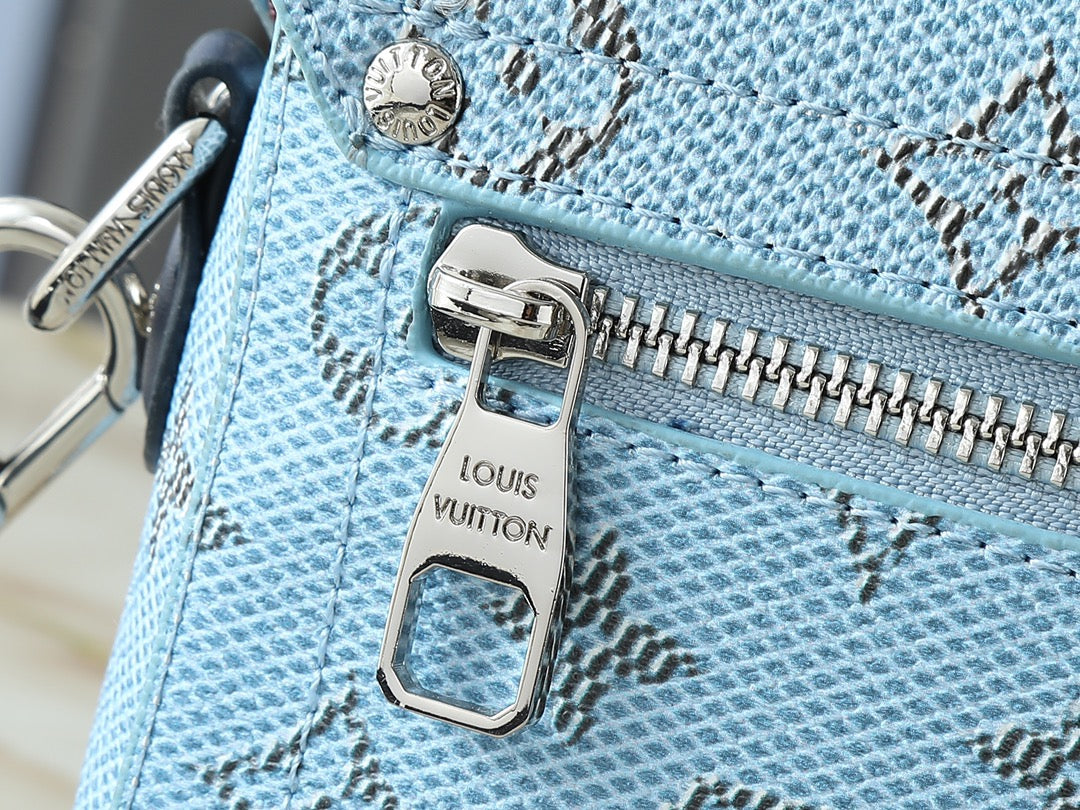 B1R15E47  Popular  leather bag