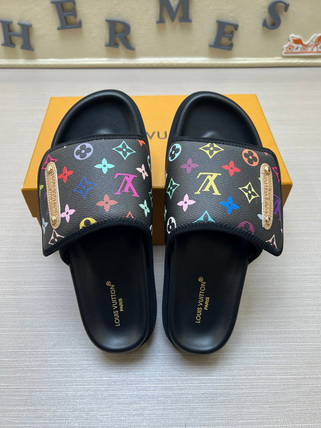 Z5N75E6  Popular Slippers