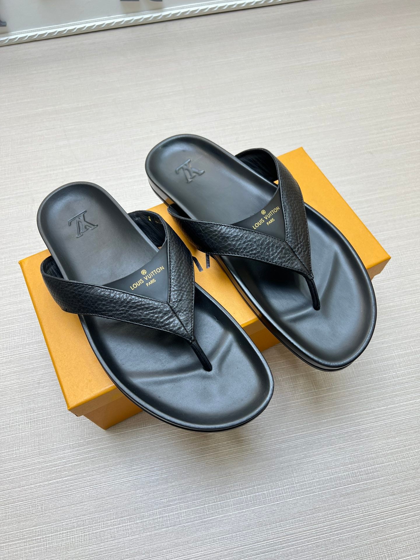 Z5ZE85 Popular slippers