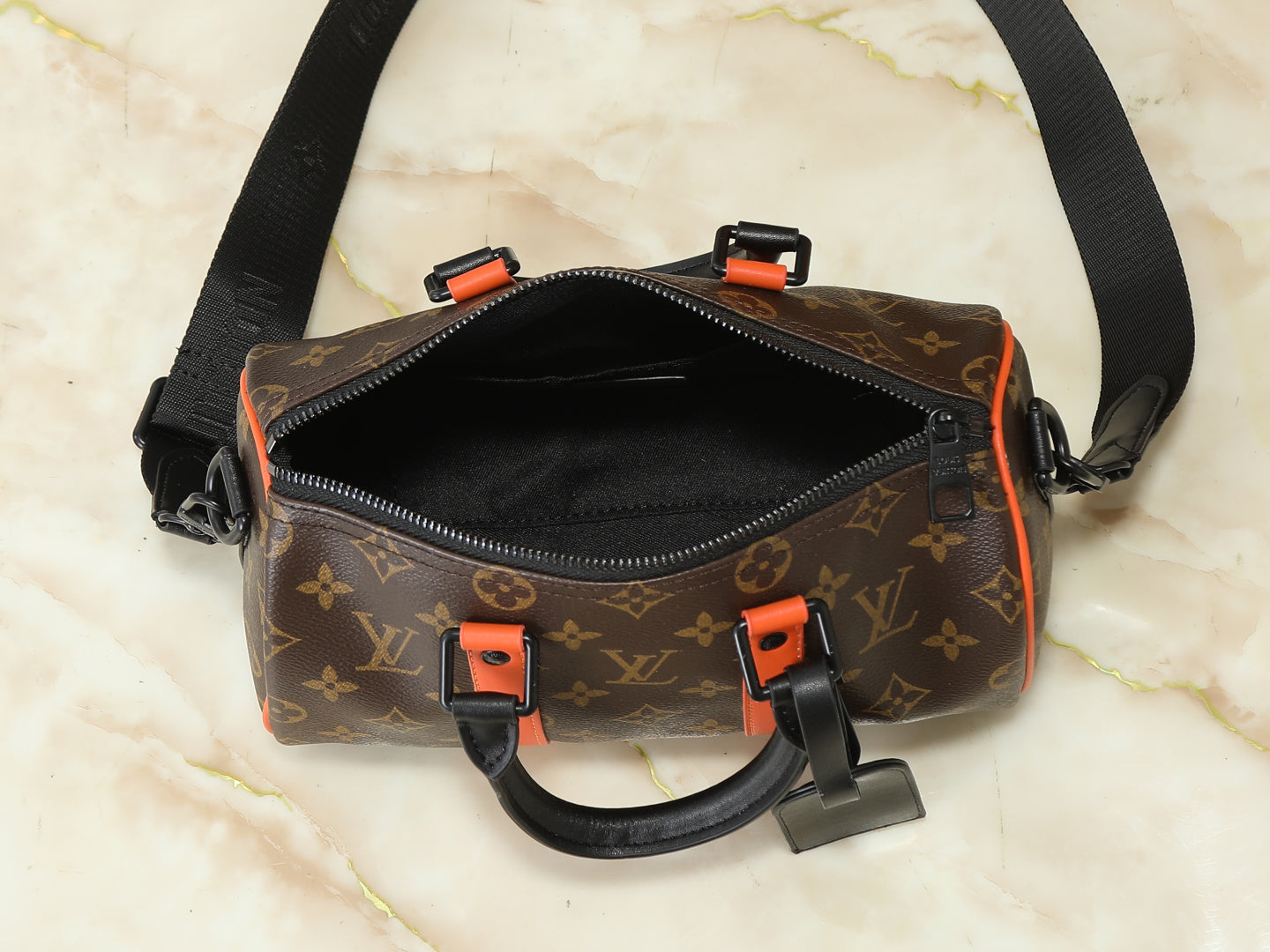 B1R76E52 Popular leather bag