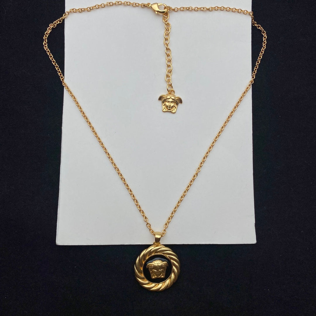 X1Q85V381X  Popular Necklaces