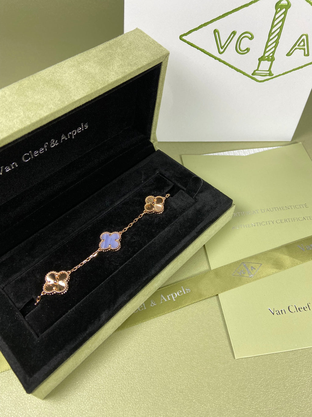 X5X94VA181K  Popular bracelets  5 flowers normal size1.5cm flower