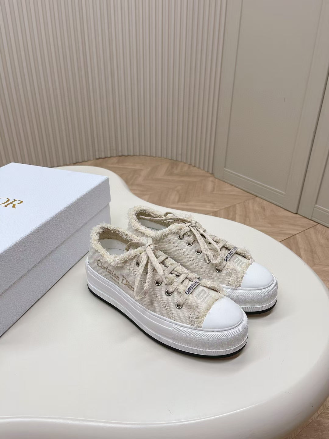 Z2Q105D428 Popular high-quality Shoes