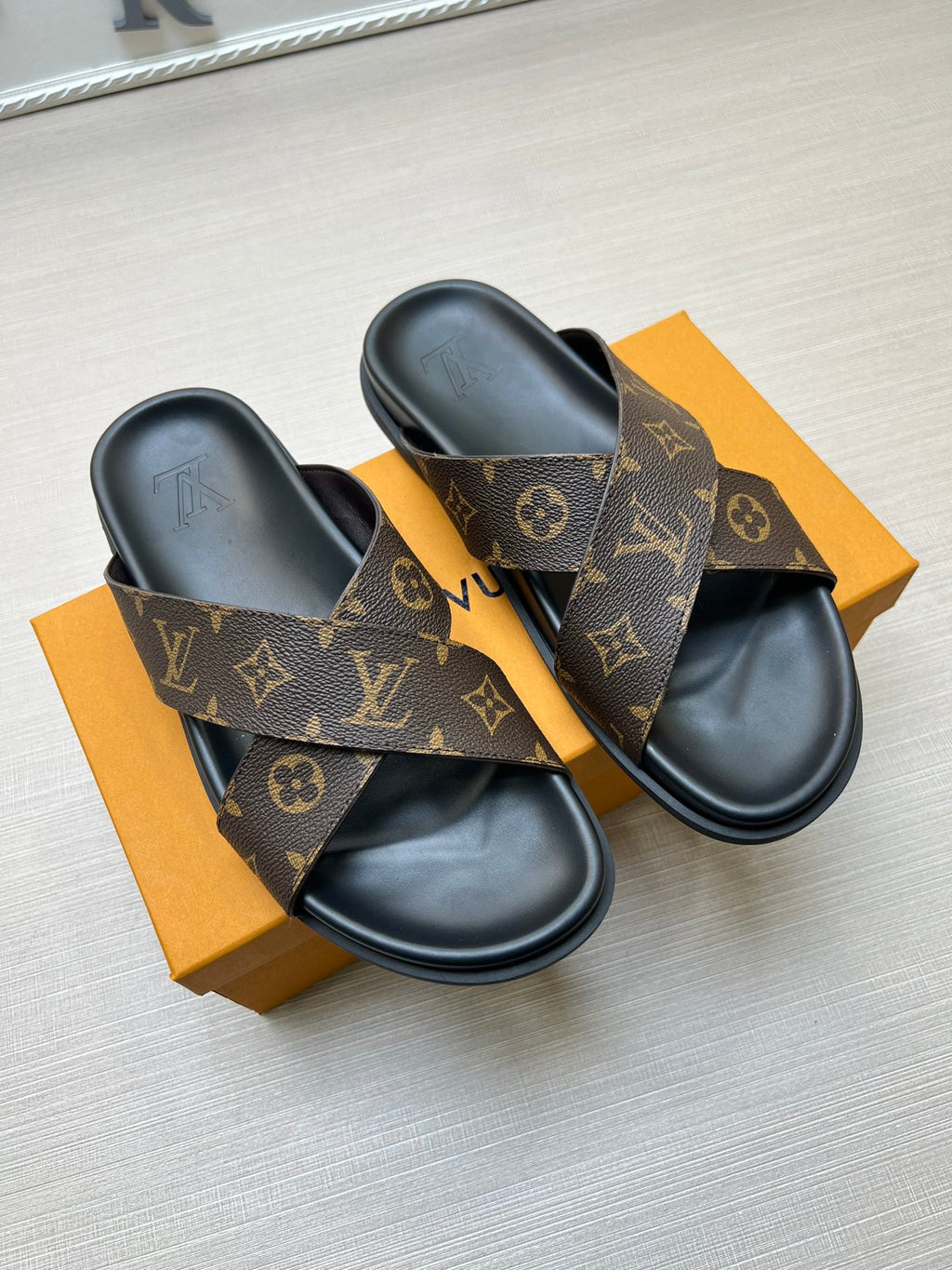 Z5ZE57 Popular slippers