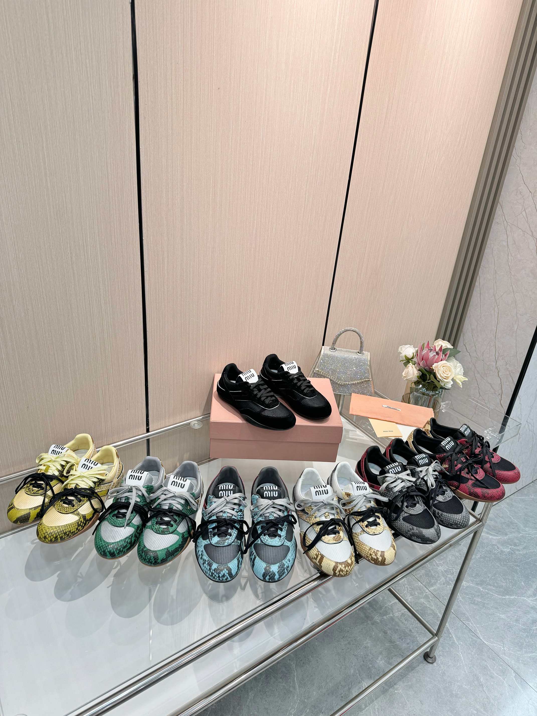 Z2Q105A246 Popular high-quality Shoes